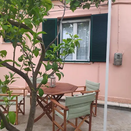 το σπίτι με τις βουκαμβίλιες *