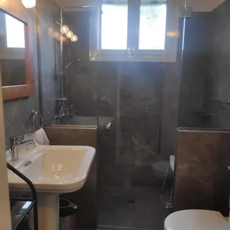 το σπίτι με τις βουκαμβίλιες