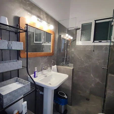 το σπίτι με τις βουκαμβίλιες Semesterbostad Agia Efimia